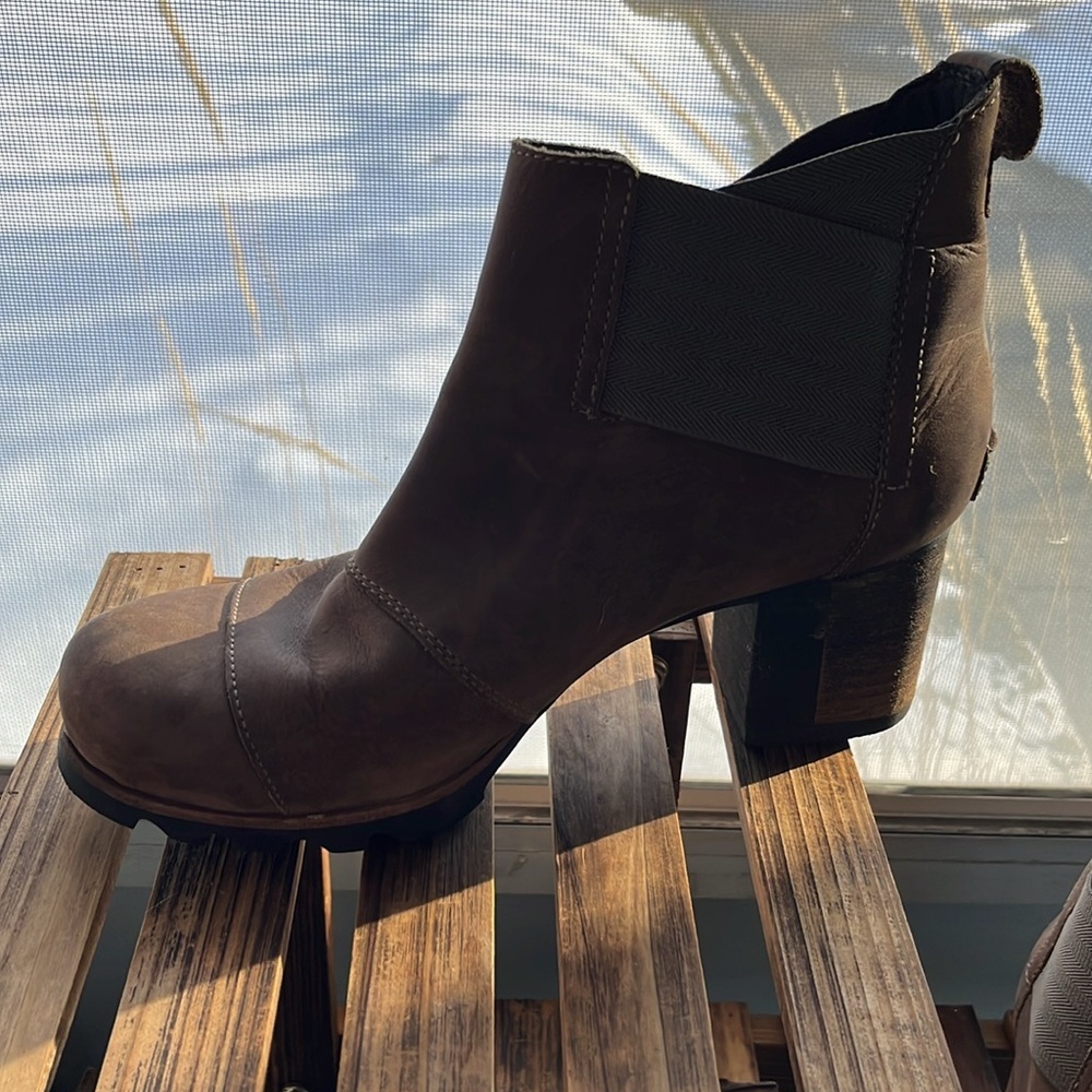 Sorel Addington Heeled Chelsea Boots Size 9 - Picture 6 of 14